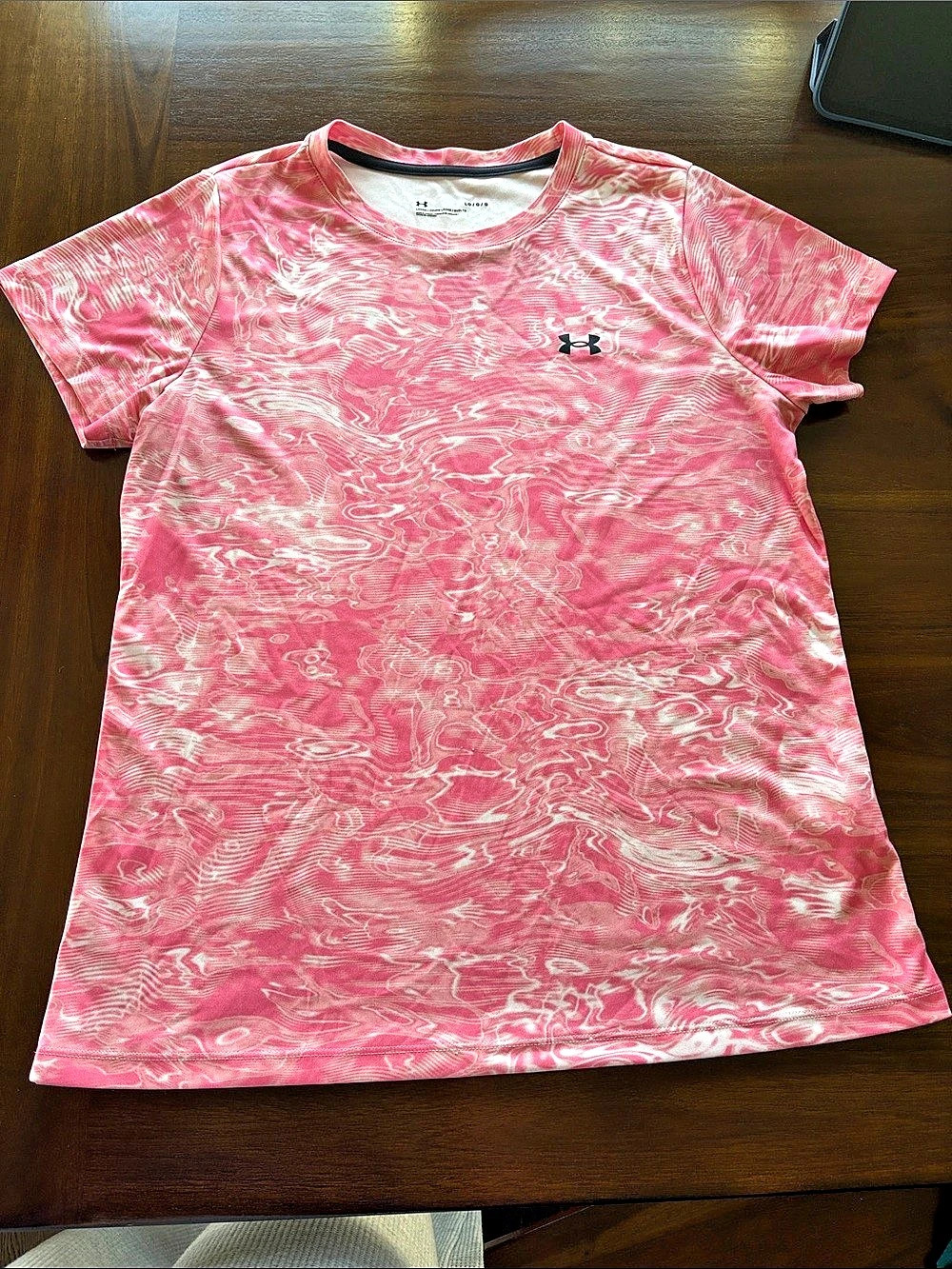 Under Armour Abstract Athletic Tee in Pink Large Like New
